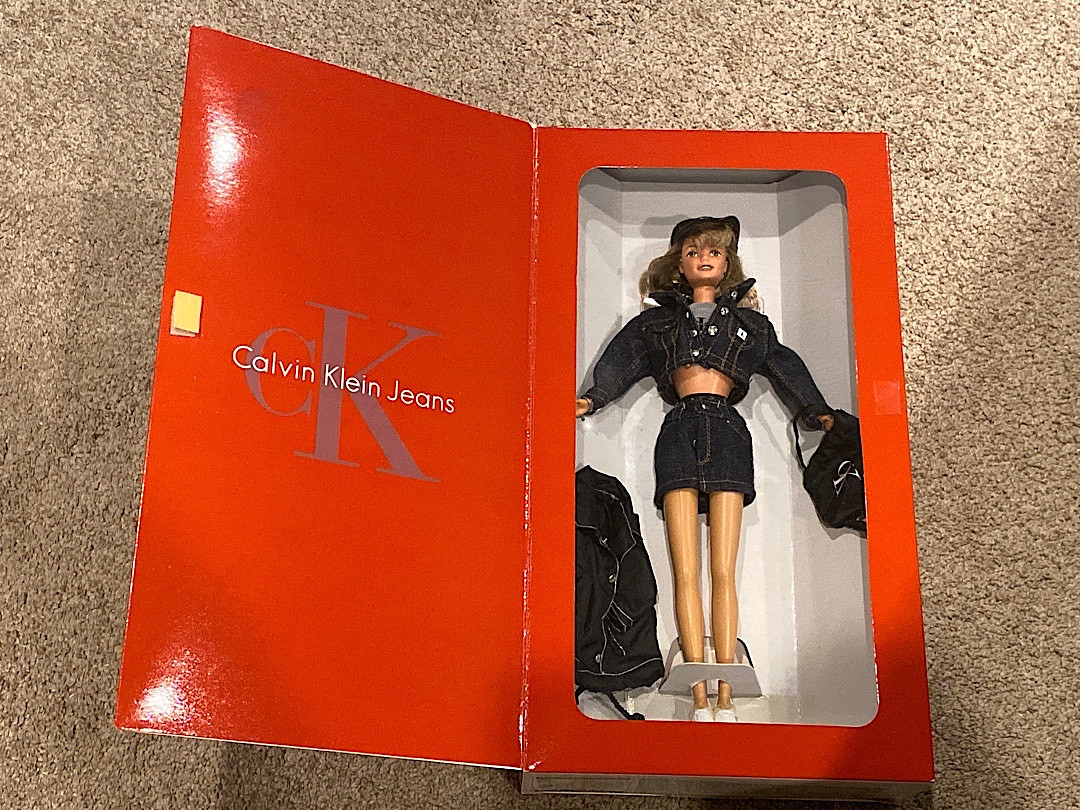Barbie Calvin Klein Jeans Bloomingdale's Limited Edition 1996 Mattel #16211 - Sidekick Toys Barbie Calvin Klein Jeans Bloomingdale's Limited Edition 1996 Mattel #16211 - Sidekick Toys